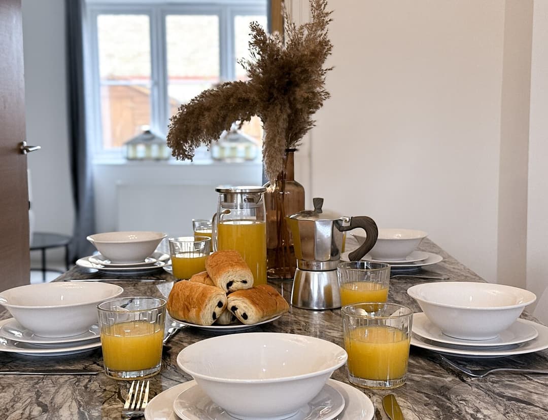 4 Bedroom Heathrow Home | Sleeps 6 | Free Parking - View 22