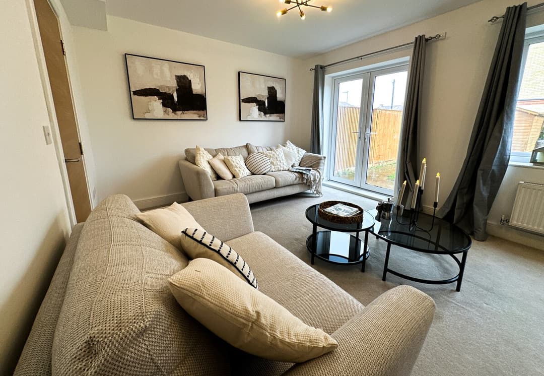 4 Bedroom Heathrow Home | Sleeps 6 | Free Parking - View 27