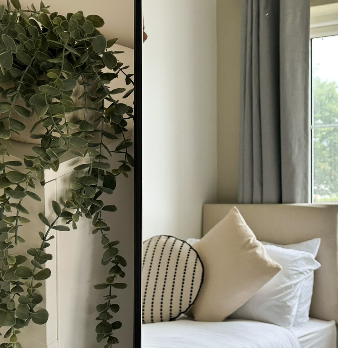 4 Bedroom Heathrow Home | Sleeps 6 | Free Parking - View 36