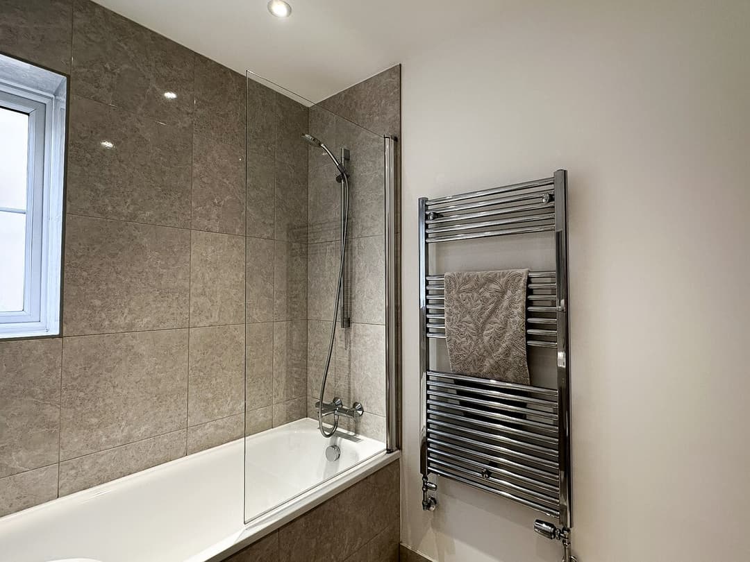 4 Bedroom Heathrow Home | Sleeps 6 | Free Parking - View 60