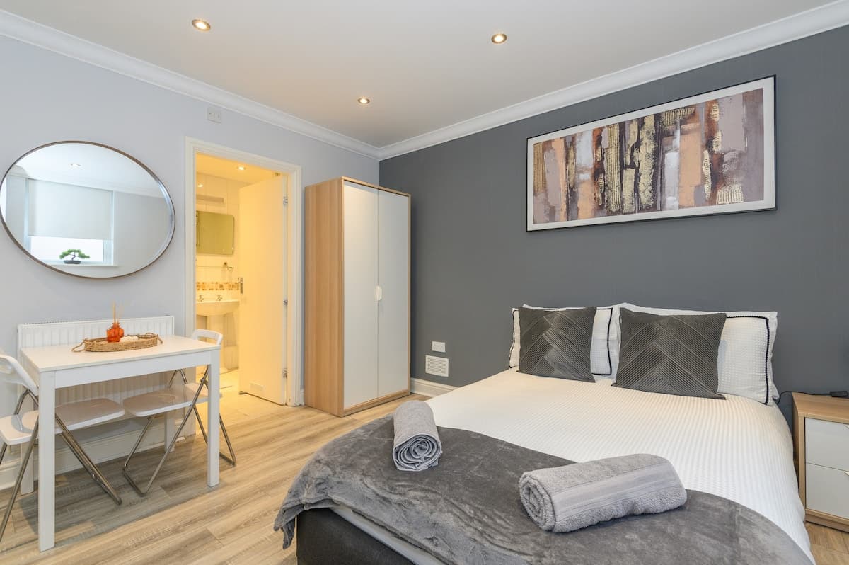 1 Bedroom Apartment